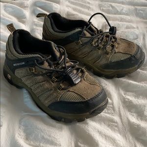 Kids hiking shoes. Swiss gear brand.
